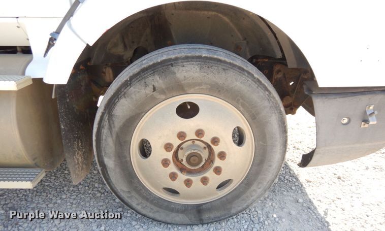 image for item DS1463 1996 International 9400  semi truck