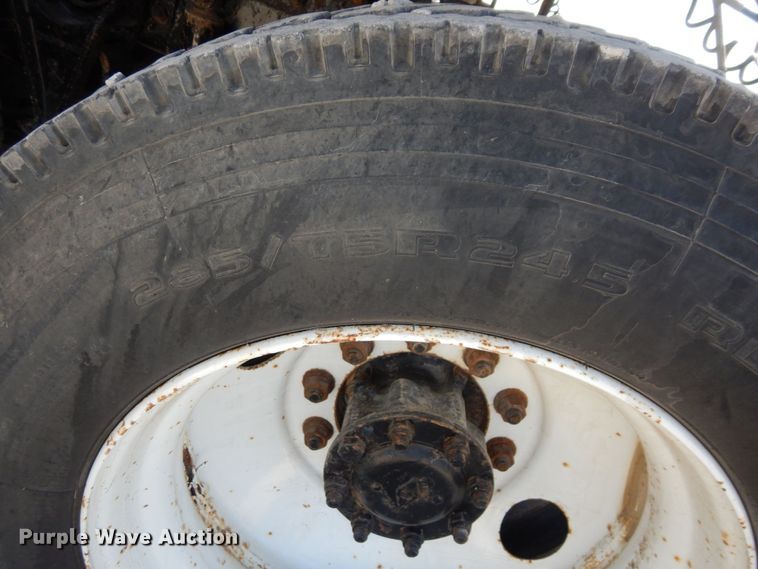 image for item DS1463 1996 International 9400  semi truck