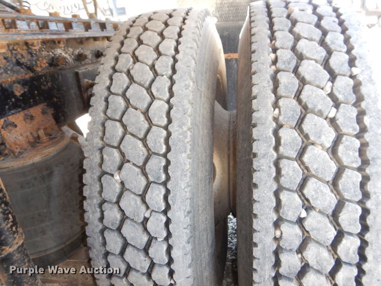 image for item DS1463 1996 International 9400  semi truck