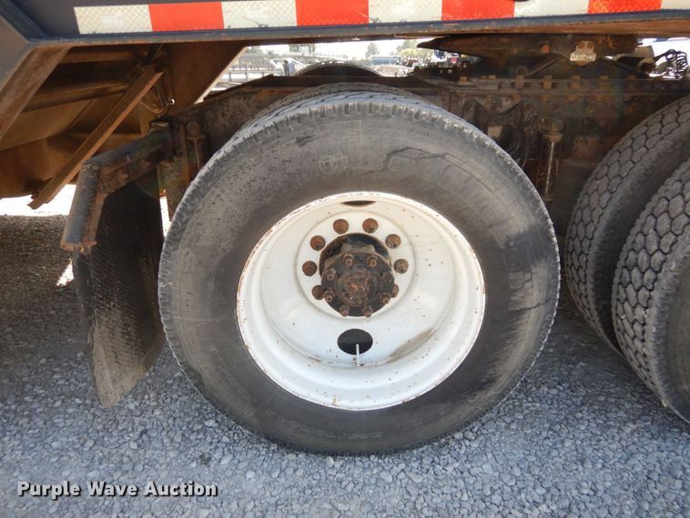 image for item DS1463 1996 International 9400  semi truck