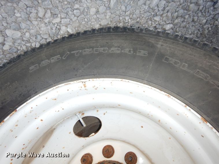 image for item DS1463 1996 International 9400  semi truck