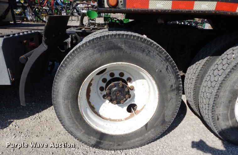 image for item DS1463 1996 International 9400  semi truck