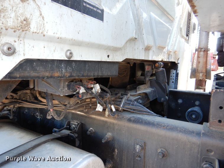 image for item DS8237 2012 International WorkStar 7400  refuse truck