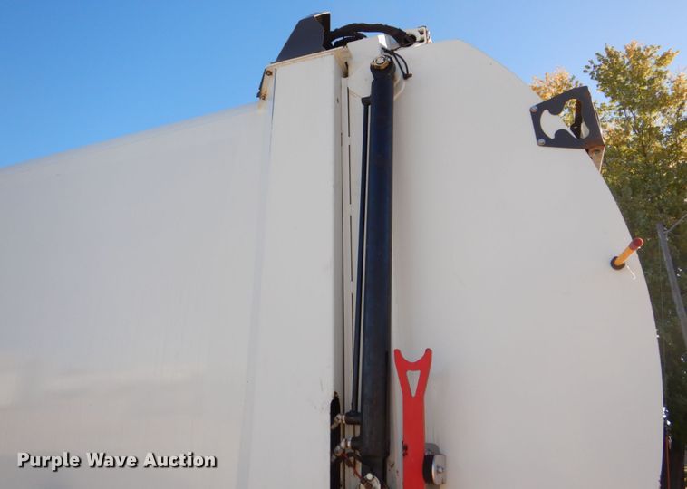 image for item DS8237 2012 International WorkStar 7400  refuse truck