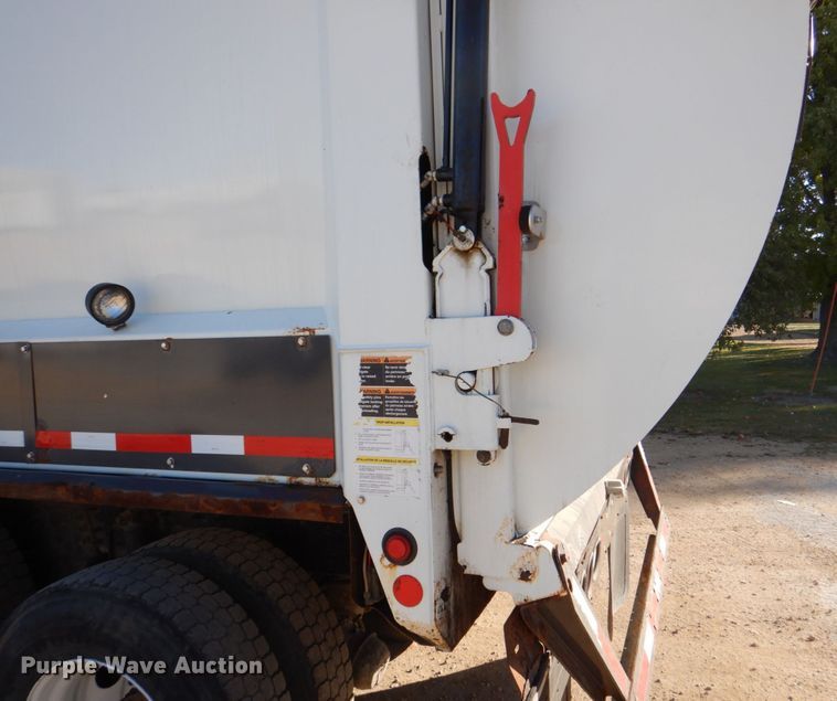 image for item DS8237 2012 International WorkStar 7400  refuse truck