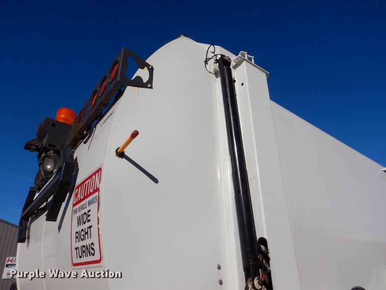 image for item DS8237 2012 International WorkStar 7400  refuse truck