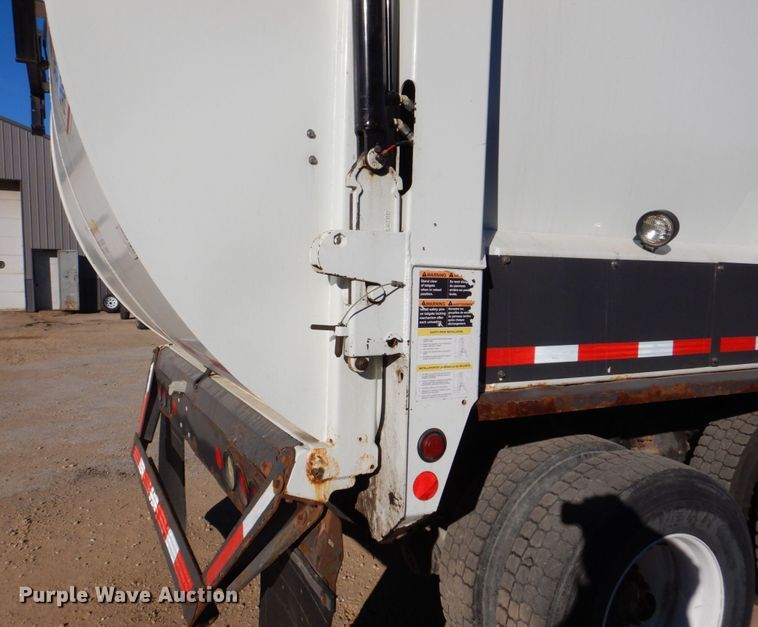 image for item DS8237 2012 International WorkStar 7400  refuse truck