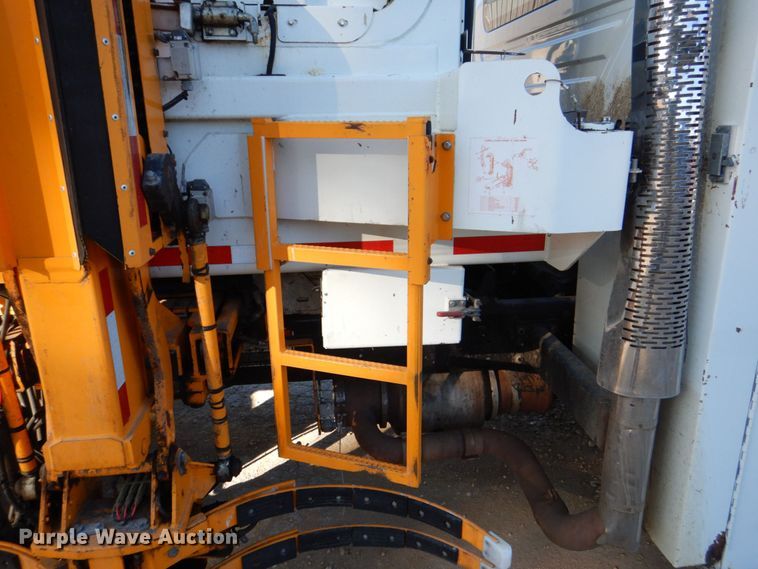 image for item DS8237 2012 International WorkStar 7400  refuse truck