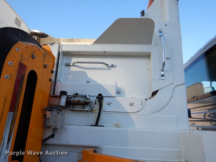 image for item DS8237 2012 International WorkStar 7400  refuse truck