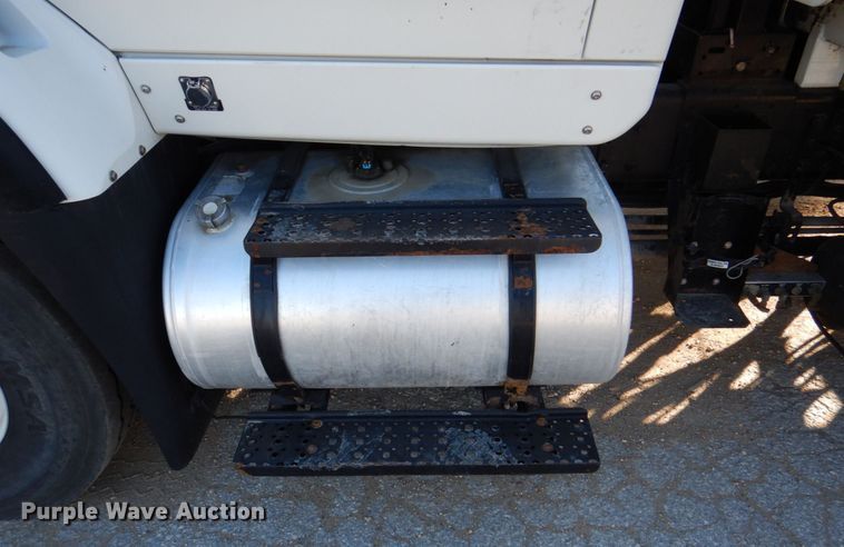 image for item DS8237 2012 International WorkStar 7400  refuse truck