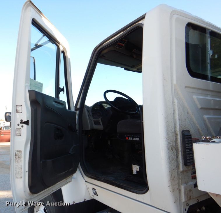 image for item DS8237 2012 International WorkStar 7400  refuse truck