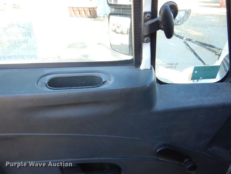 image for item DS8237 2012 International WorkStar 7400  refuse truck