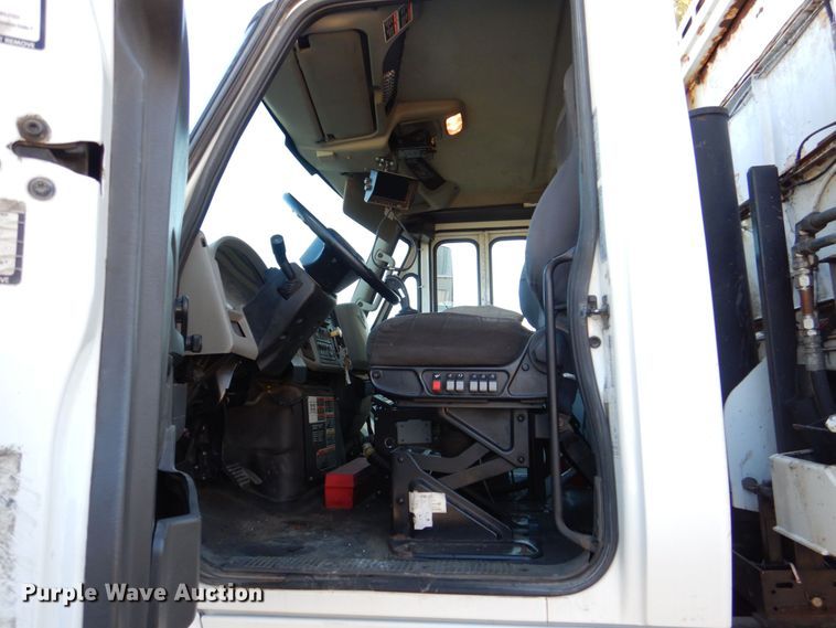 image for item DS8237 2012 International WorkStar 7400  refuse truck