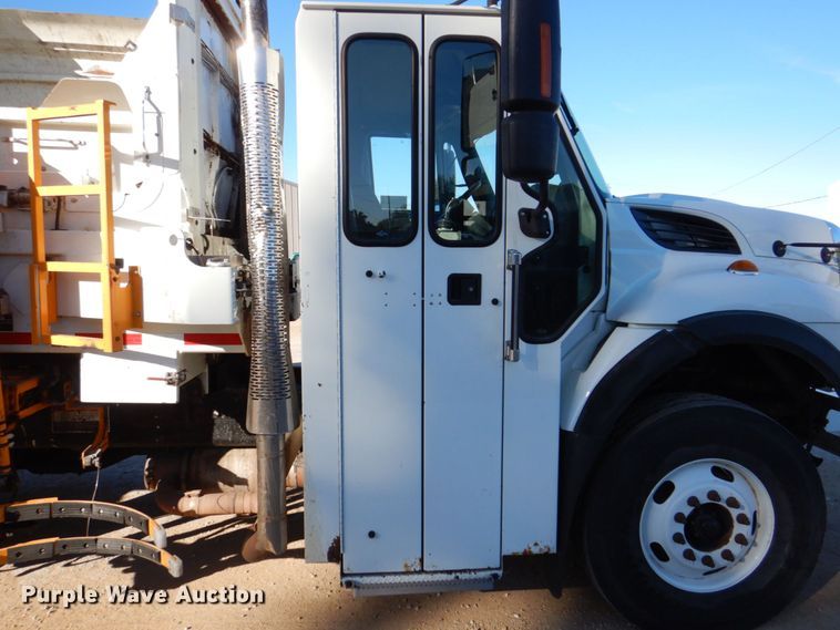 image for item DS8237 2012 International WorkStar 7400  refuse truck