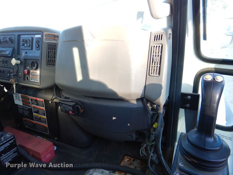 image for item DS8237 2012 International WorkStar 7400  refuse truck