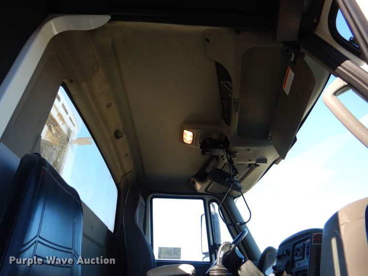 image for item DS8237 2012 International WorkStar 7400  refuse truck