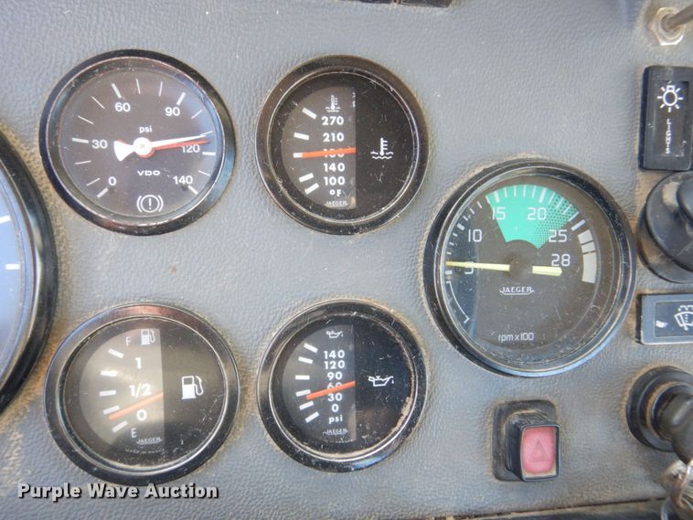 image for item DS8238 1994 Mack CS200 hook lift truck