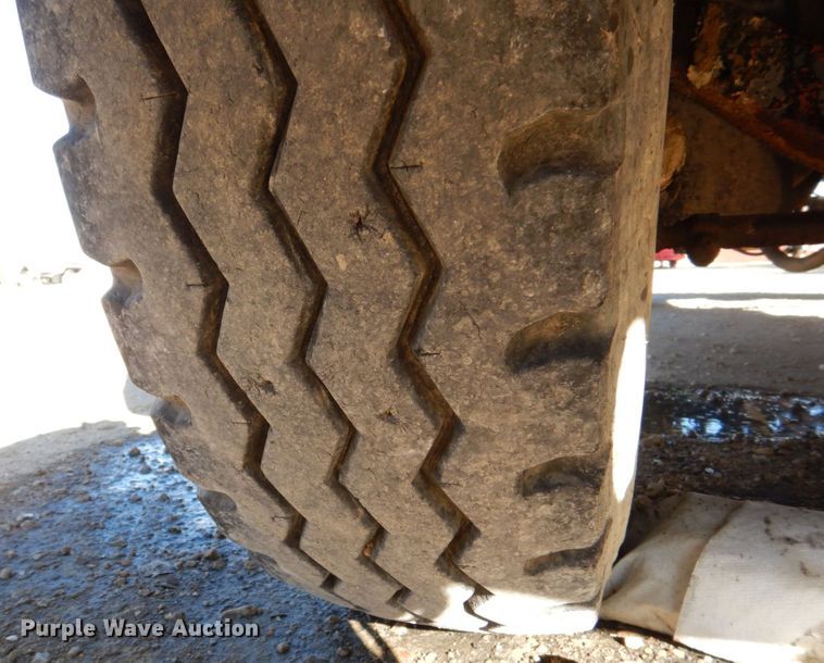 image for item DS8238 1994 Mack CS200 hook lift truck