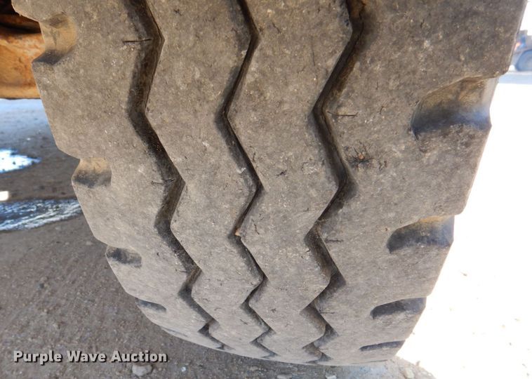 image for item DS8238 1994 Mack CS200 hook lift truck