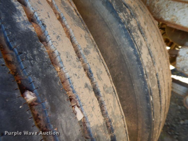 image for item HF9408 1985 Trailmobile 01HA-1SAM  dry van trailer