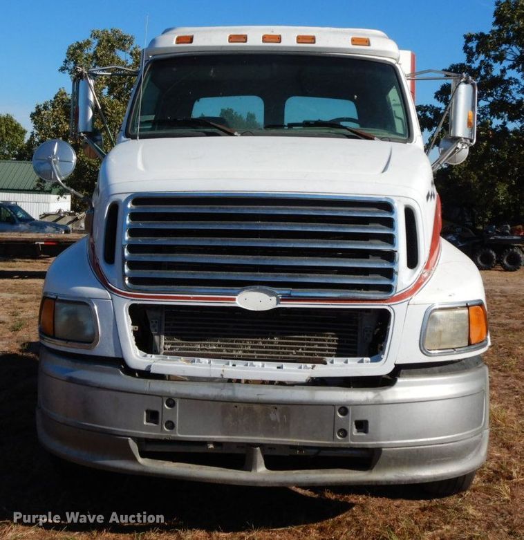 image for item HF9409 1998 Ford AT9513 Aeromax 113 semi truck