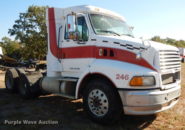 image for item HF9409 1998 Ford AT9513 Aeromax 113 semi truck