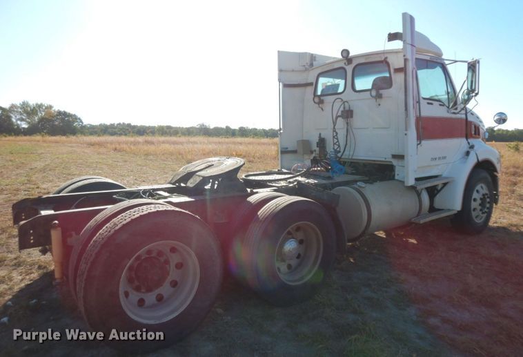 image for item HF9409 1998 Ford AT9513 Aeromax 113 semi truck