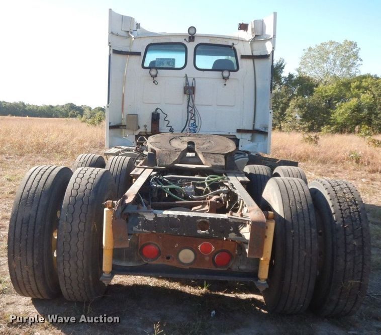 image for item HF9409 1998 Ford AT9513 Aeromax 113 semi truck