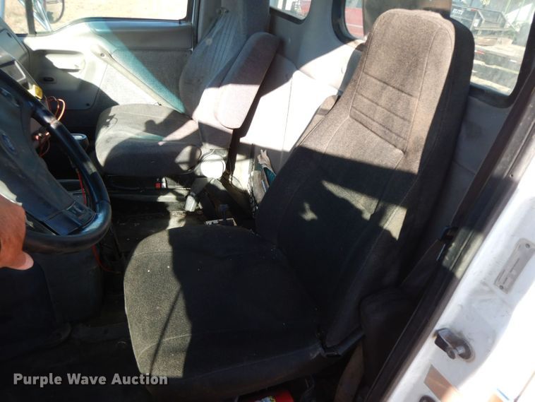 image for item HF9409 1998 Ford AT9513 Aeromax 113 semi truck