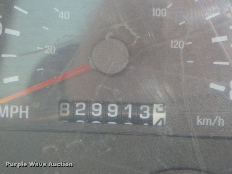 image for item HF9409 1998 Ford AT9513 Aeromax 113 semi truck