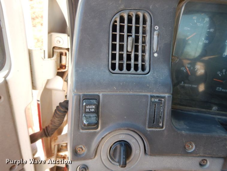 image for item HF9409 1998 Ford AT9513 Aeromax 113 semi truck