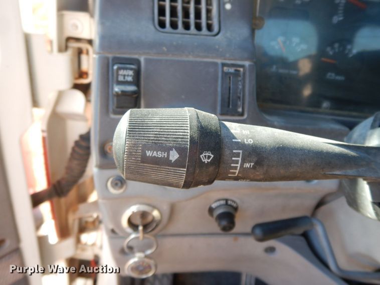 image for item HF9409 1998 Ford AT9513 Aeromax 113 semi truck