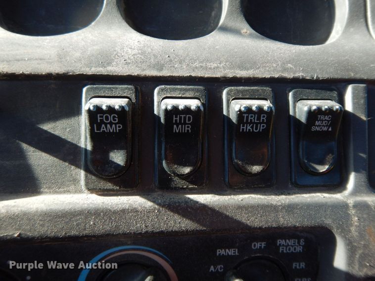 image for item HF9409 1998 Ford AT9513 Aeromax 113 semi truck