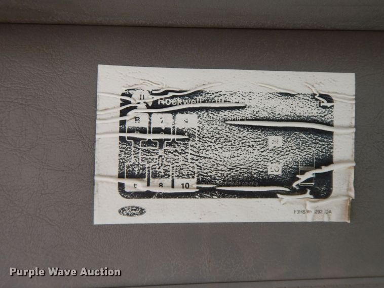 image for item HF9409 1998 Ford AT9513 Aeromax 113 semi truck