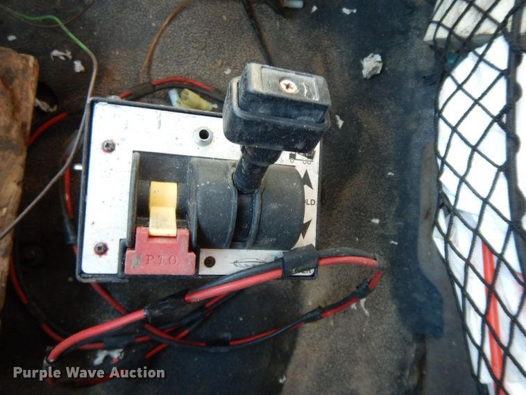 image for item HF9409 1998 Ford AT9513 Aeromax 113 semi truck