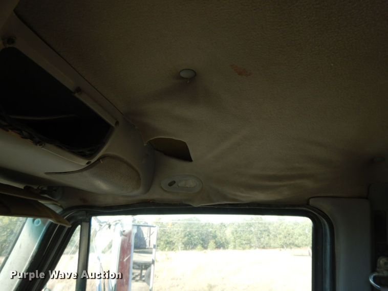 image for item HF9409 1998 Ford AT9513 Aeromax 113 semi truck