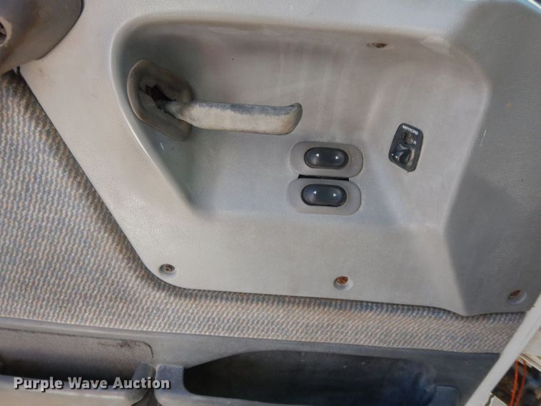 image for item HF9409 1998 Ford AT9513 Aeromax 113 semi truck