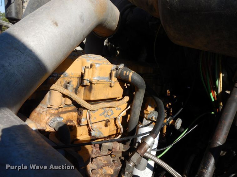 image for item HF9409 1998 Ford AT9513 Aeromax 113 semi truck