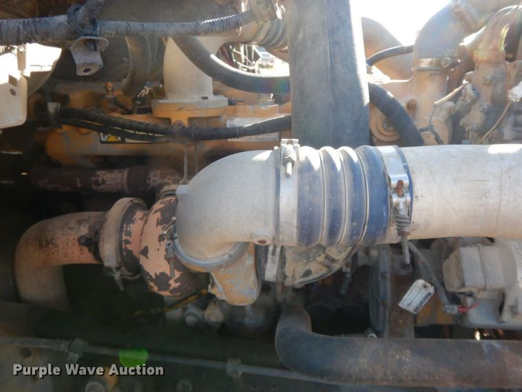 image for item HF9409 1998 Ford AT9513 Aeromax 113 semi truck