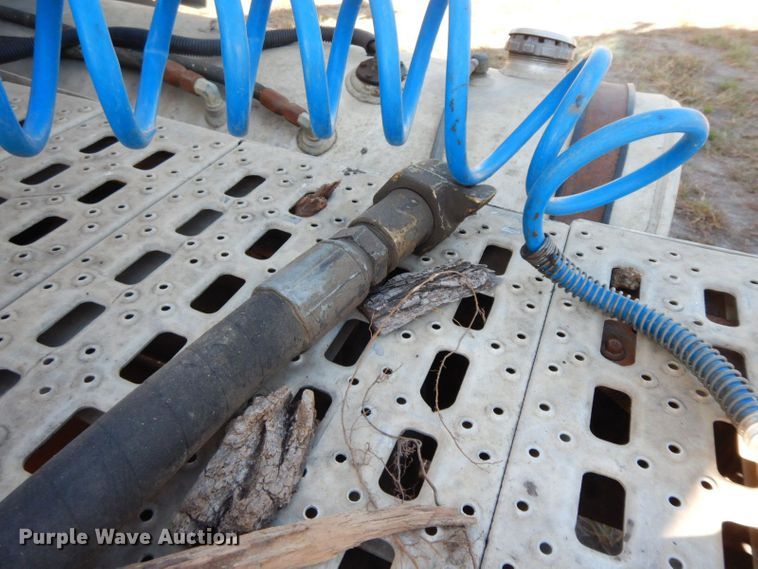 image for item HF9409 1998 Ford AT9513 Aeromax 113 semi truck