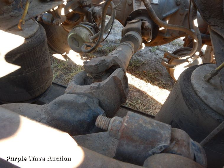 image for item HF9409 1998 Ford AT9513 Aeromax 113 semi truck