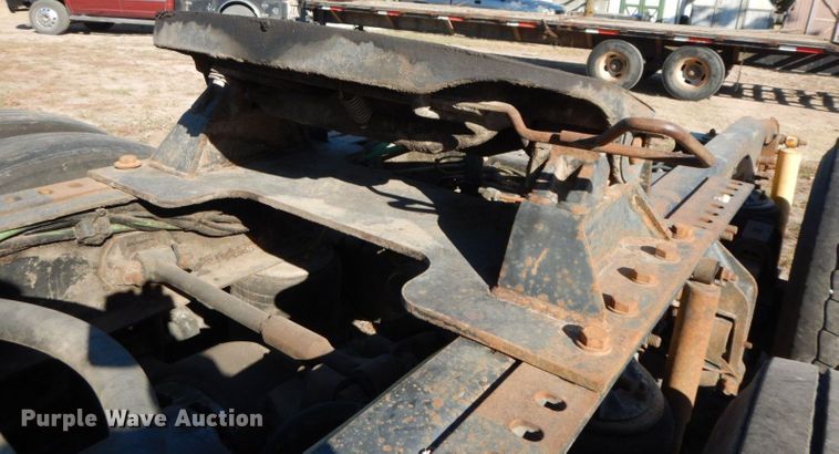 image for item HF9409 1998 Ford AT9513 Aeromax 113 semi truck