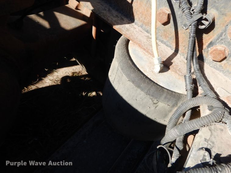 image for item HF9409 1998 Ford AT9513 Aeromax 113 semi truck