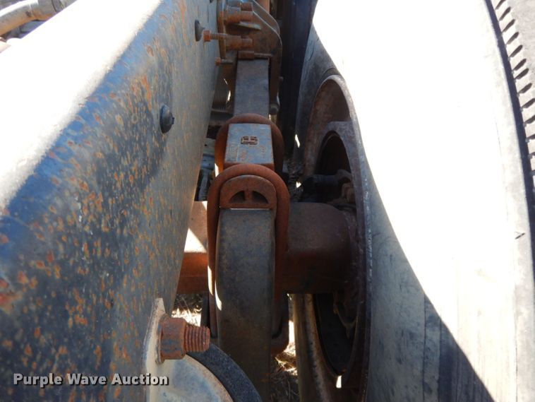 image for item HF9409 1998 Ford AT9513 Aeromax 113 semi truck