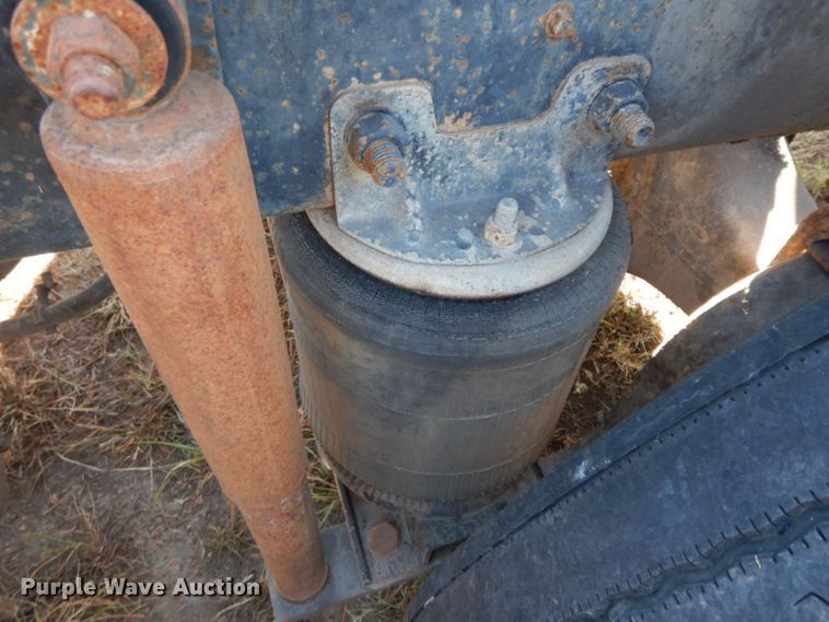 image for item HF9409 1998 Ford AT9513 Aeromax 113 semi truck