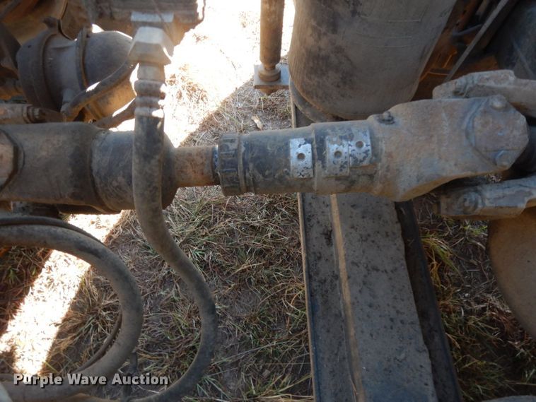 image for item HF9409 1998 Ford AT9513 Aeromax 113 semi truck