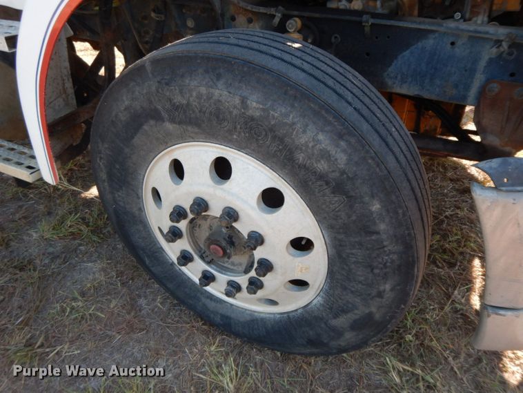 image for item HF9409 1998 Ford AT9513 Aeromax 113 semi truck