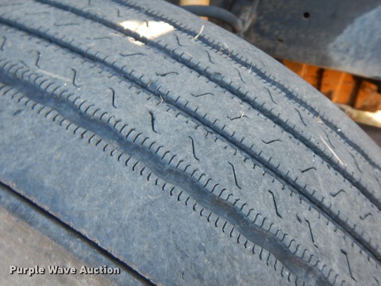 image for item HF9409 1998 Ford AT9513 Aeromax 113 semi truck