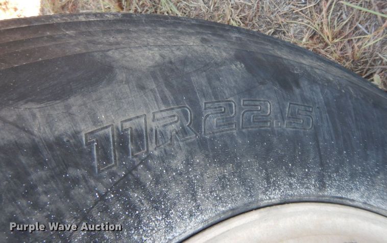 image for item HF9409 1998 Ford AT9513 Aeromax 113 semi truck