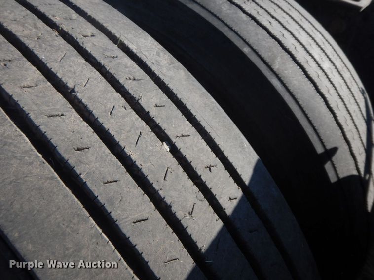 image for item HF9409 1998 Ford AT9513 Aeromax 113 semi truck